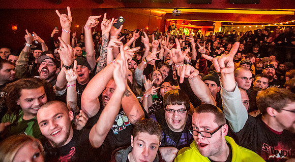 Crowd, flippin'