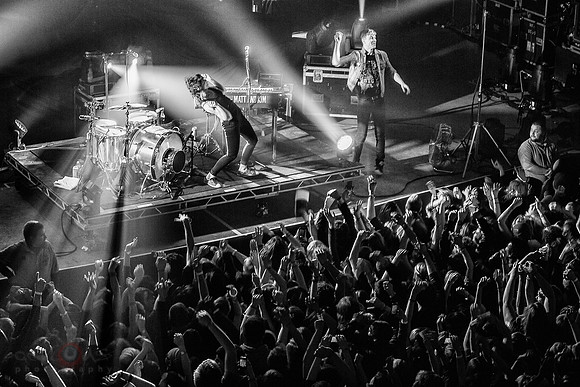Matt and Kim performing the Harlem Shake (Matt and Kim version)