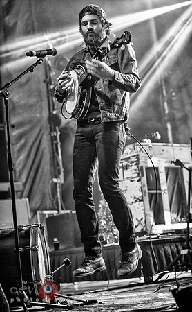 Scott Avett, Airborne drum-kick