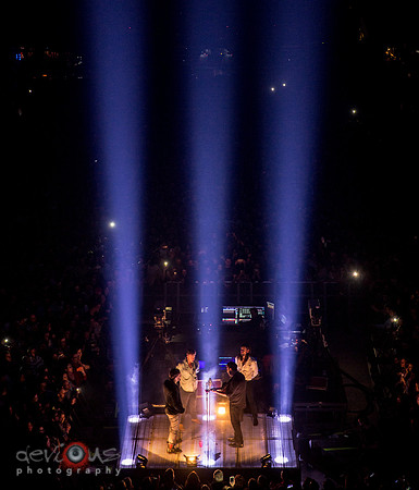 Mumford & Sons single-mic song performance
