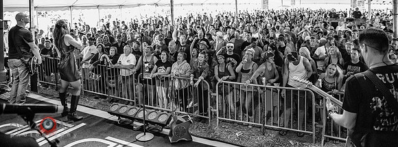 Road Trip and crowd at Rock USA