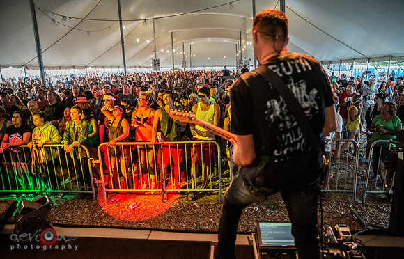 DJ Doty and crowd at Rock USA