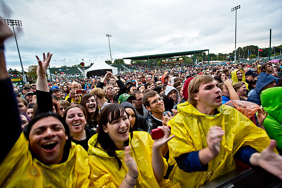 Crowd, now with ponchos