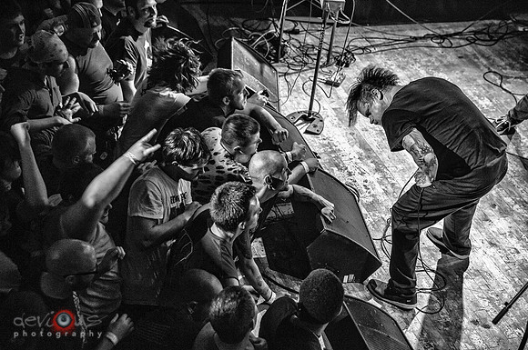 Mike V. and crowd